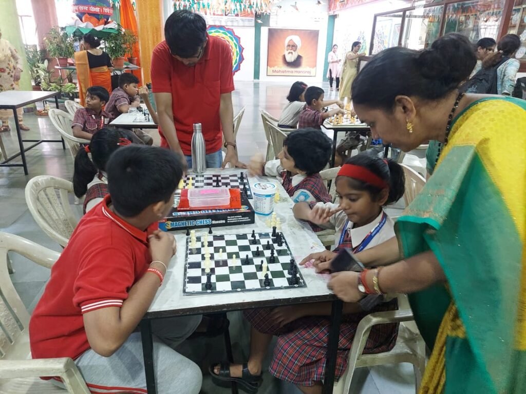 Join professional online chess lessons at Brainiac Chess. Learn from expert coaches, improve strategy, tactics, and confidence.