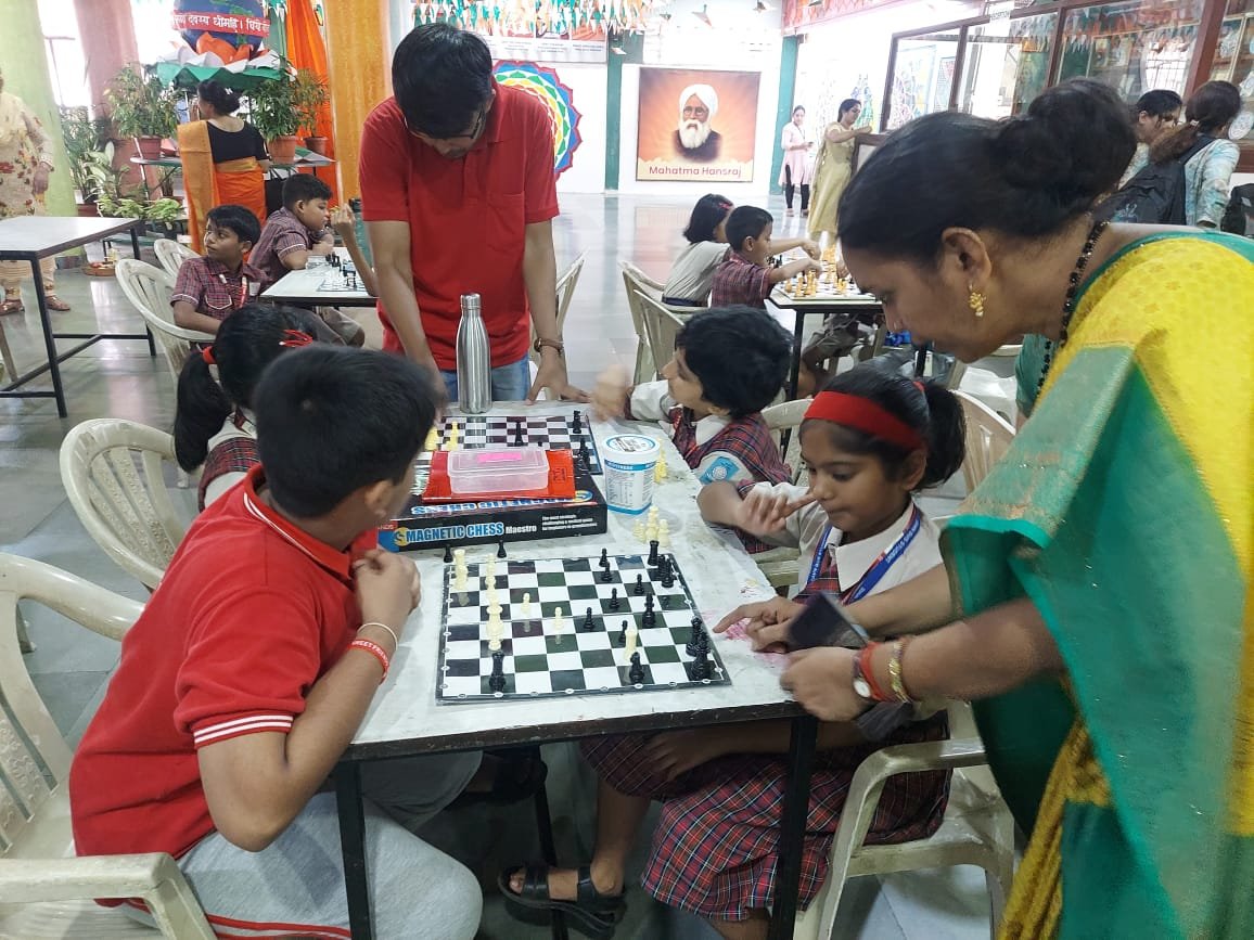 Join chess puzzles community sessions to improve tactics, calculation, and decision-making through interactive group learning.