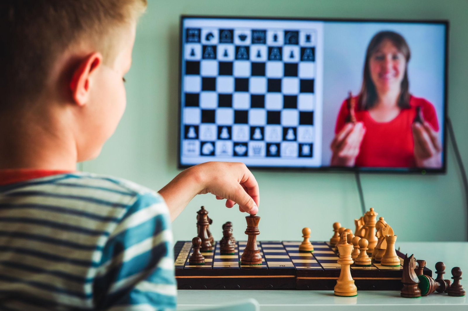 Exploring modern chess learning methods for kids