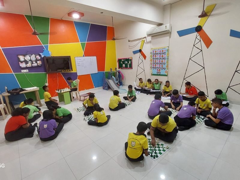 Join professional chess coaching online at Brainiac Chess. Learn from expert coaches with live interactive classes for kids.